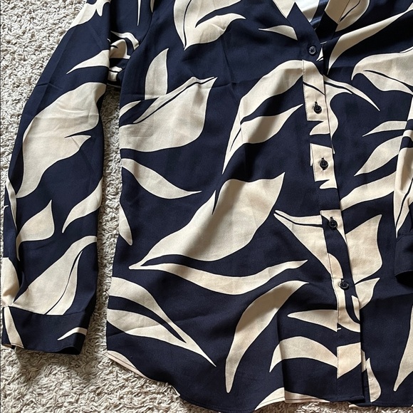 BUNDLE - Ann Taylor Navy Plaid (L) and Abstract Leaf Print (XL) Career Blouses - Picture 6 of 13